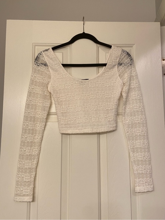 Forever 21 Tops - Forever 21 White Long Sleeve Lace Crop Top